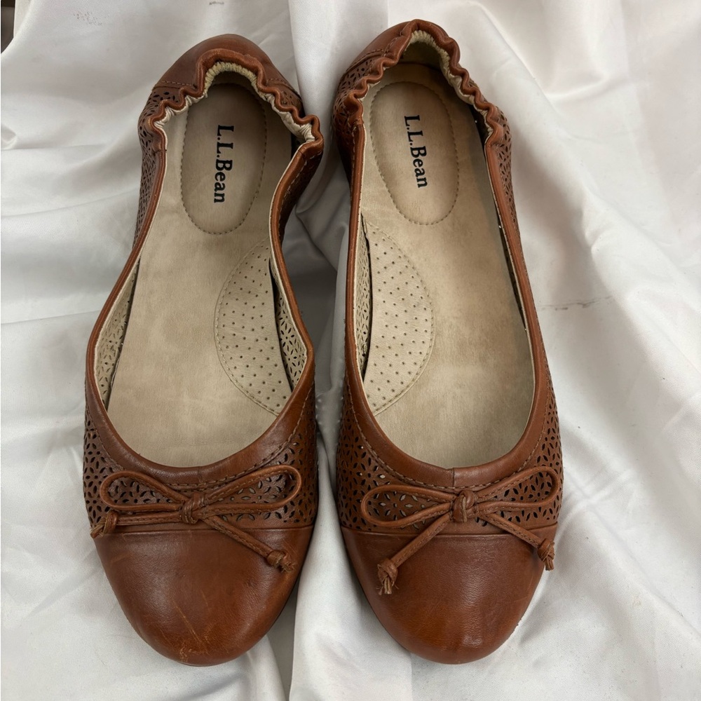 EUC L.L. Bean Women's sz8 Brown Perforated Leather Ballet Flats w/Bow detail…